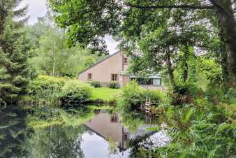 Maison de vacances moderne à Bouillon pour 12 avec jacuzzi et jardin