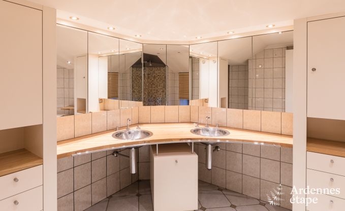 Maison de vacances � Bouillon pour 15 personnes en Ardenne