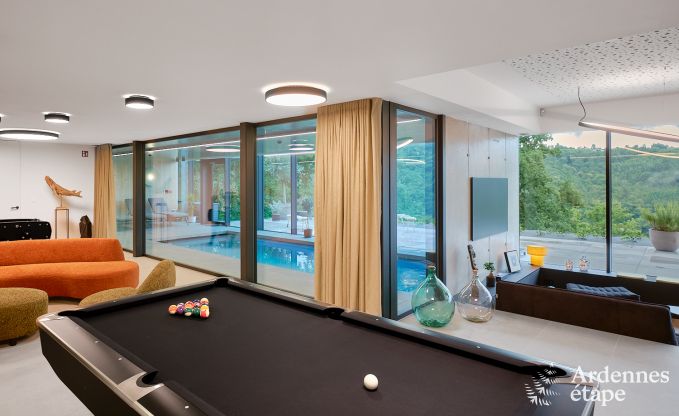 Villa de luxe pour 14 personnes  Poupehan avec 6 chambres et salles de bains, piscine intrieure et sauna