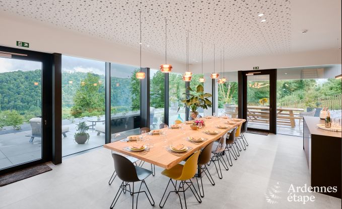 Villa de luxe pour 14 personnes  Poupehan avec 6 chambres et salles de bains, piscine intrieure et sauna