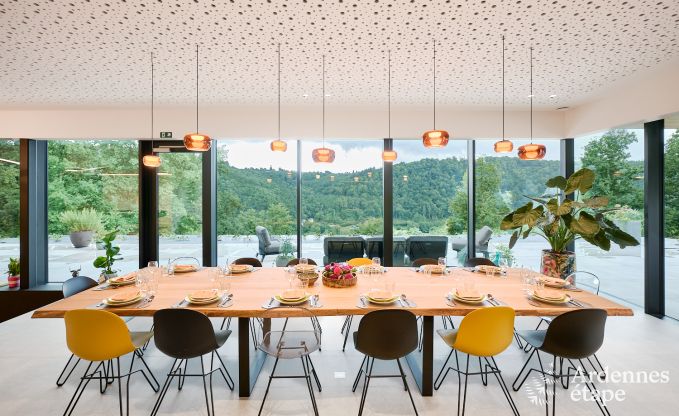 Villa de luxe pour 14 personnes  Poupehan avec 6 chambres et salles de bains, piscine intrieure et sauna