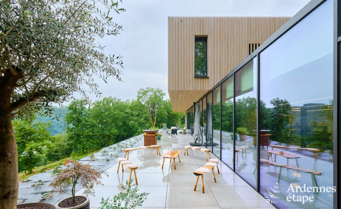 Villa de luxe pour 14 personnes  Poupehan avec 6 chambres et salles de bains, piscine intrieure et sauna