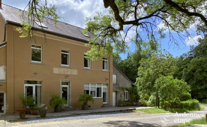 De l'ancien caf  la maison de vacances pour 8 personnes  Bouillon : charme authentique et confort moderne