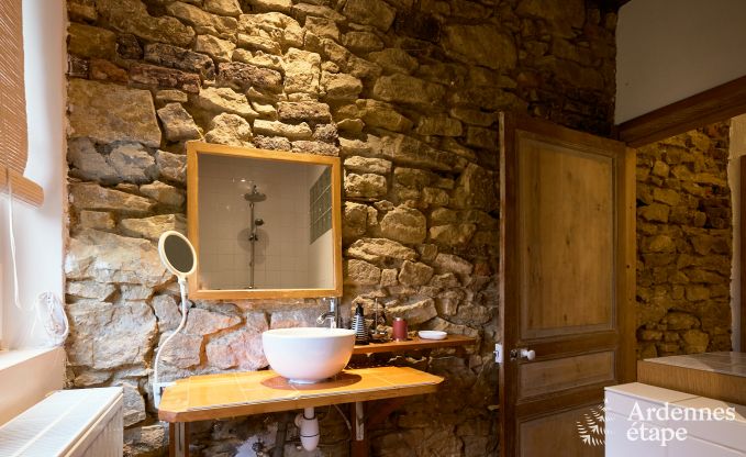 De l'ancien caf  la maison de vacances pour 8 personnes  Bouillon : charme authentique et confort moderne