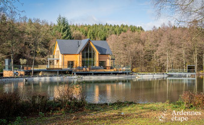 Chalet de luxe  Brognon pour 20 personnes avec piscine extrieure chauffe, jacuzzi extrieur et sauna au bord du lac