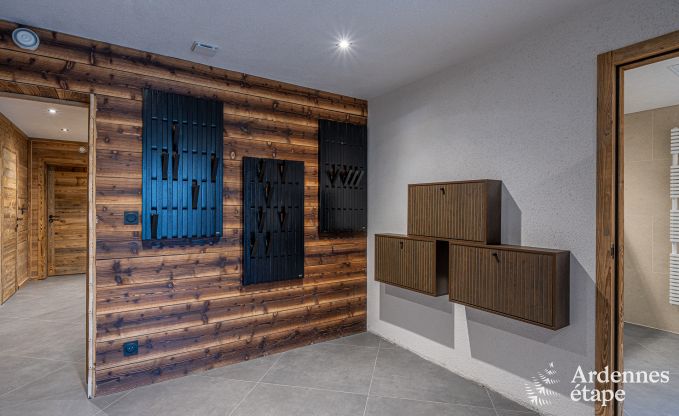 Chalet de luxe  Brognon pour 20 personnes avec piscine extrieure chauffe, jacuzzi extrieur et sauna au bord du lac