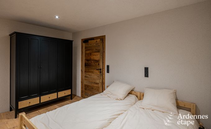 Chalet de luxe  Brognon pour 20 personnes avec piscine extrieure chauffe, jacuzzi extrieur et sauna au bord du lac