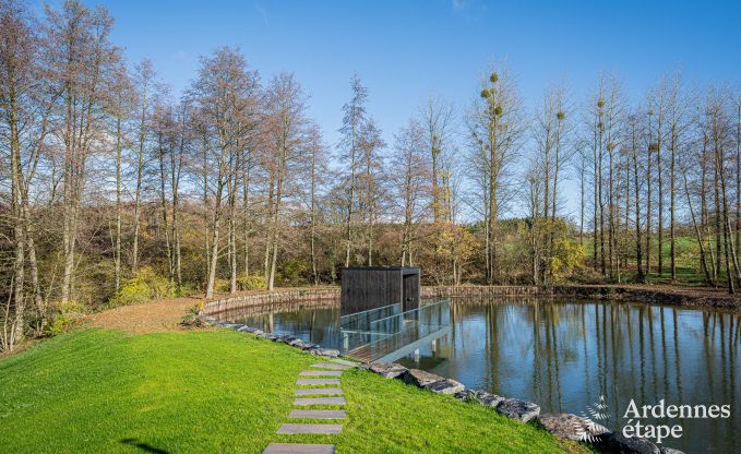 Chalet de luxe  Brognon pour 20 personnes avec piscine extrieure chauffe, jacuzzi extrieur et sauna au bord du lac