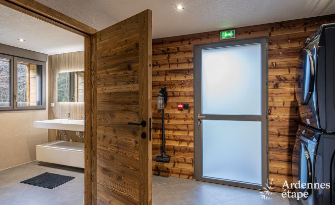 Chalet de luxe  Brognon pour 20 personnes avec piscine extrieure chauffe, jacuzzi extrieur et sauna au bord du lac
