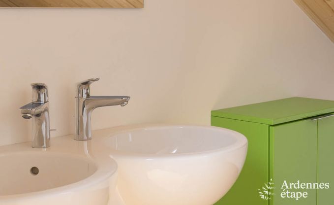 Appartement de vacances spacieux pour 12 personnes avec 5 chambres et jardin priv� et wellness partag� � Butgenbach