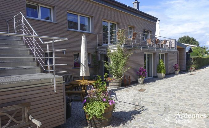 Appartement de vacances spacieux pour 12 personnes avec 5 chambres et jardin priv� et wellness partag� � Butgenbach