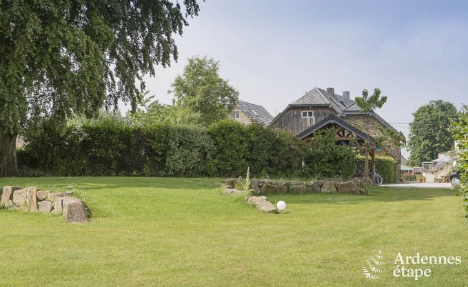 Appartement de vacances spacieux pour 12 personnes avec 5 chambres et jardin priv� et wellness partag� � Butgenbach