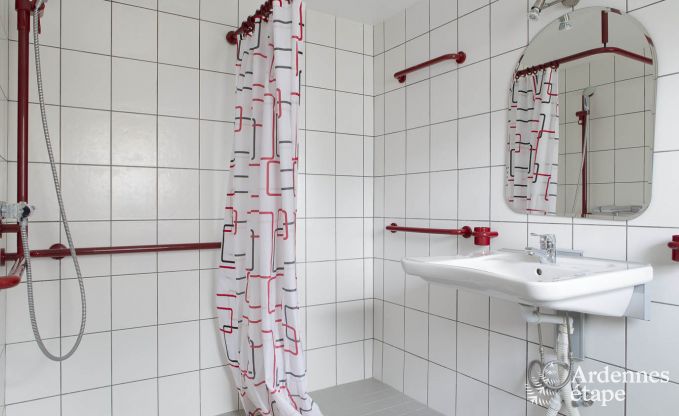 Appartement de vacances spacieux pour 12 personnes avec 5 chambres et jardin priv� et wellness partag� � Butgenbach