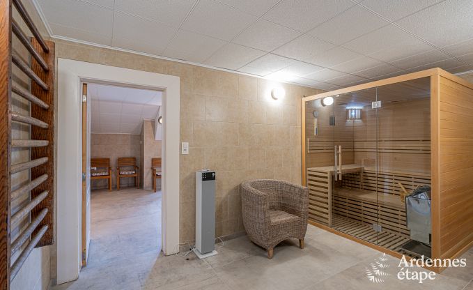 Villa luxueuse � Cerfontaine : parfaite pour 14 personnes, avec piscine int�rieure et ext�rieure, proche des Lacs de l'Eau d'Heure