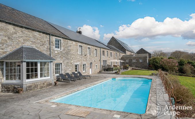 Villa luxueuse � Cerfontaine : parfaite pour 14 personnes, avec piscine int�rieure et ext�rieure, proche des Lacs de l'Eau d'Heure
