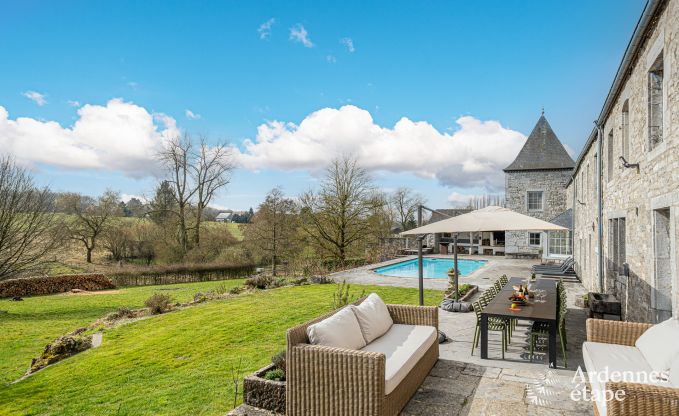Villa luxueuse � Cerfontaine : parfaite pour 14 personnes, avec piscine int�rieure et ext�rieure, proche des Lacs de l'Eau d'Heure