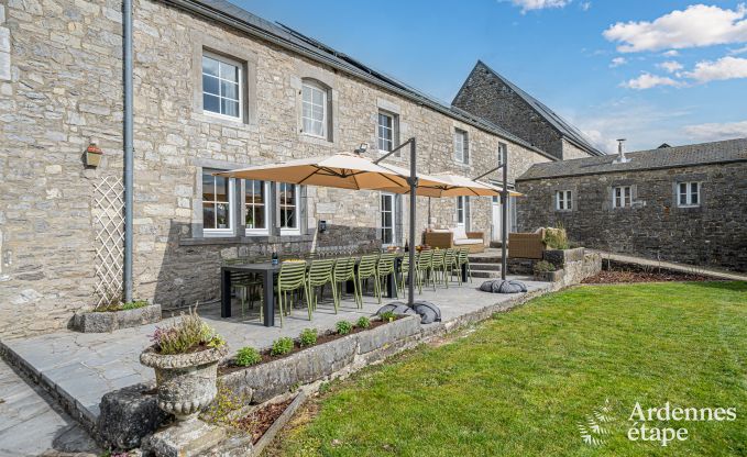 Villa luxueuse � Cerfontaine : parfaite pour 14 personnes, avec piscine int�rieure et ext�rieure, proche des Lacs de l'Eau d'Heure