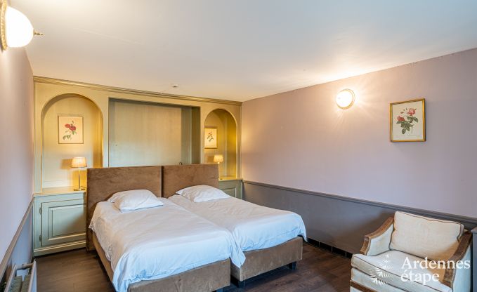 Villa luxueuse � Cerfontaine : parfaite pour 14 personnes, avec piscine int�rieure et ext�rieure, proche des Lacs de l'Eau d'Heure