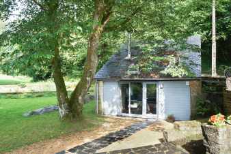 Maison de vacances romantique  Chassepierre en Ardenne pour 2 personnes avec jardin priv