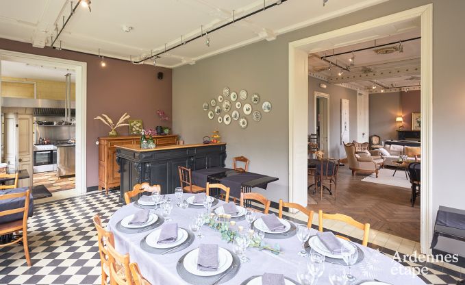 Loft spacieux  Chimay pour 14 personnes avec 6 chambres et salles de bains, jacuzzi et jardin priv