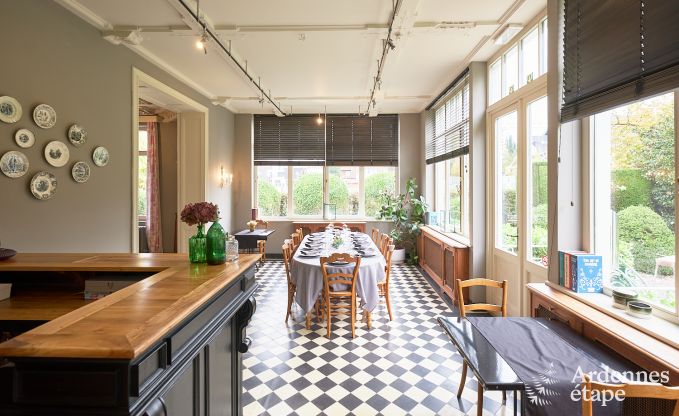 Loft spacieux  Chimay pour 14 personnes avec 6 chambres et salles de bains, jacuzzi et jardin priv