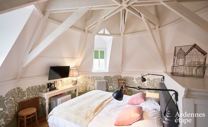 Loft spacieux  Chimay pour 14 personnes avec 6 chambres et salles de bains, jacuzzi et jardin priv