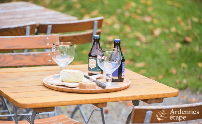 Loft spacieux  Chimay pour 14 personnes avec 6 chambres et salles de bains, jacuzzi et jardin priv