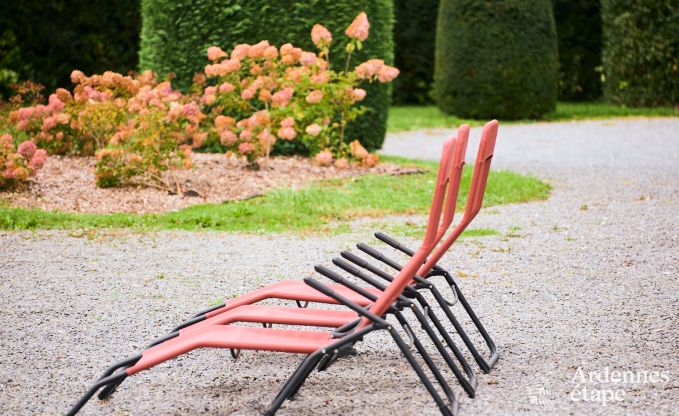 Loft spacieux  Chimay pour 14 personnes avec 6 chambres et salles de bains, jacuzzi et jardin priv