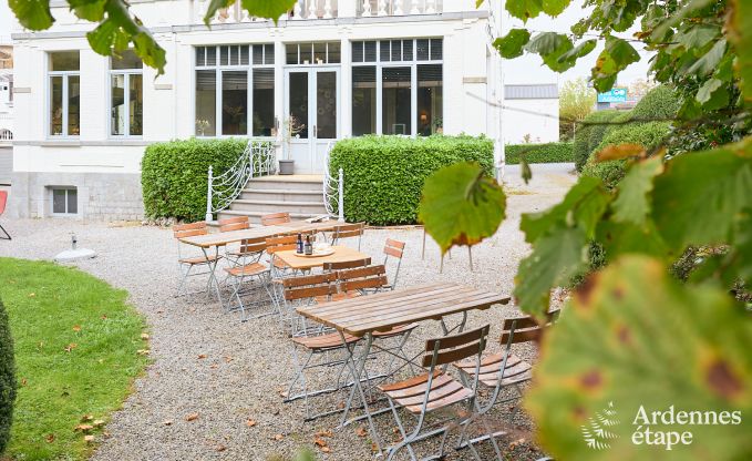 Loft spacieux  Chimay pour 14 personnes avec 6 chambres et salles de bains, jacuzzi et jardin priv