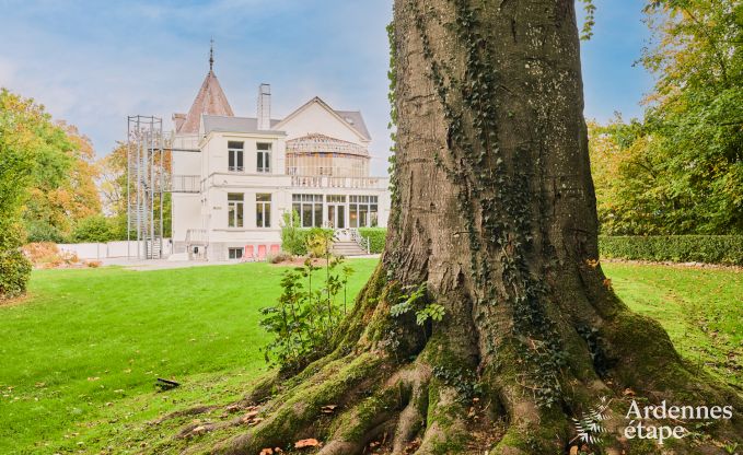 Loft spacieux  Chimay pour 14 personnes avec 6 chambres et salles de bains, jacuzzi et jardin priv