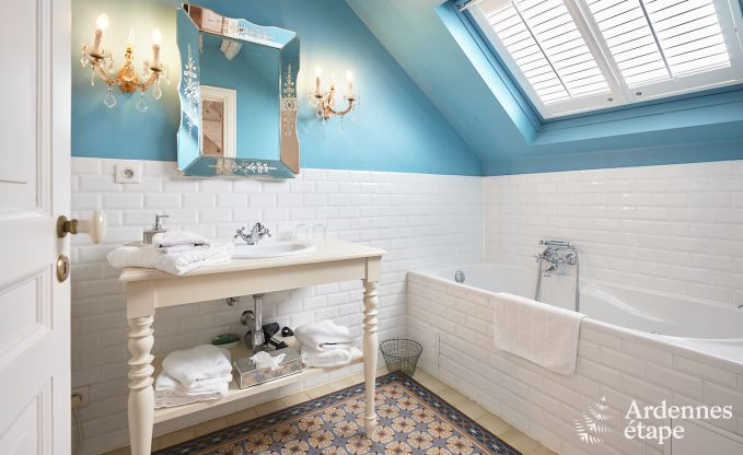 Loft spacieux  Chimay pour 14 personnes avec 6 chambres et salles de bains, jacuzzi et jardin priv