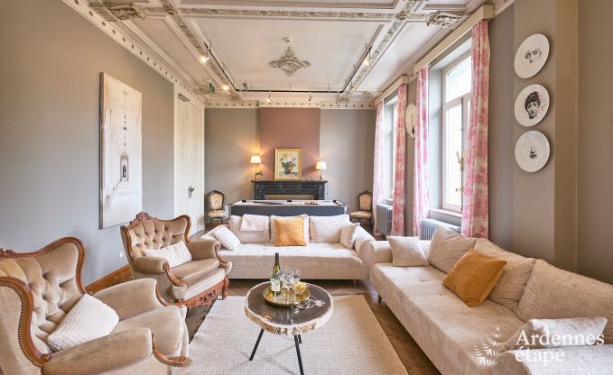 Loft spacieux  Chimay pour 14 personnes avec 6 chambres et salles de bains, jacuzzi et jardin priv