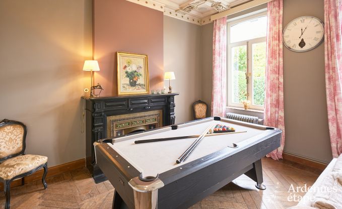 Loft spacieux  Chimay pour 14 personnes avec 6 chambres et salles de bains, jacuzzi et jardin priv