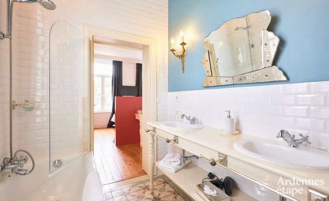 Loft spacieux  Chimay pour 14 personnes avec 6 chambres et salles de bains, jacuzzi et jardin priv