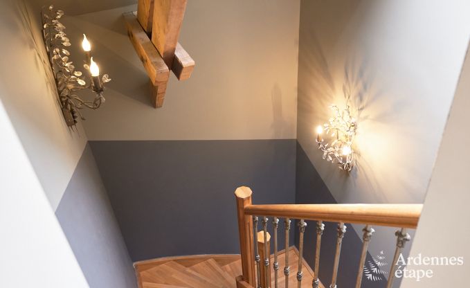 Loft spacieux  Chimay pour 14 personnes avec 6 chambres et salles de bains, jacuzzi et jardin priv