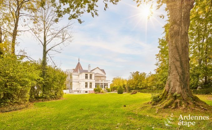 Loft spacieux  Chimay pour 14 personnes avec 6 chambres et salles de bains, jacuzzi et jardin priv