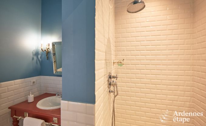 Loft spacieux  Chimay pour 14 personnes avec 6 chambres et salles de bains, jacuzzi et jardin priv