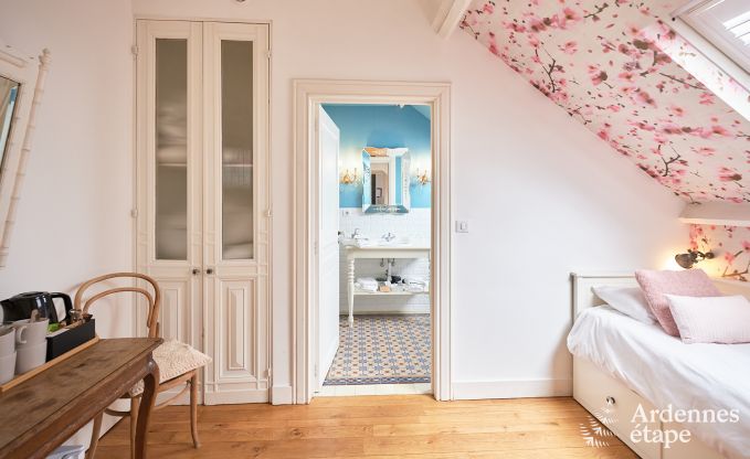 Loft spacieux  Chimay pour 14 personnes avec 6 chambres et salles de bains, jacuzzi et jardin priv