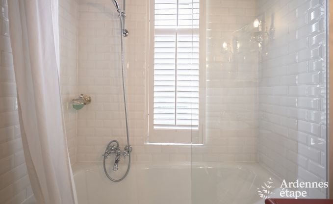 Loft spacieux  Chimay pour 14 personnes avec 6 chambres et salles de bains, jacuzzi et jardin priv