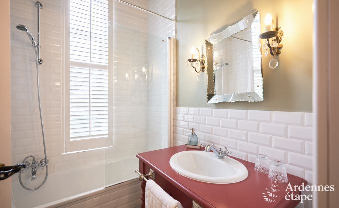 Loft spacieux  Chimay pour 14 personnes avec 6 chambres et salles de bains, jacuzzi et jardin priv