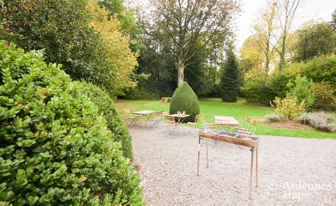 Loft spacieux  Chimay pour 14 personnes avec 6 chambres et salles de bains, jacuzzi et jardin priv