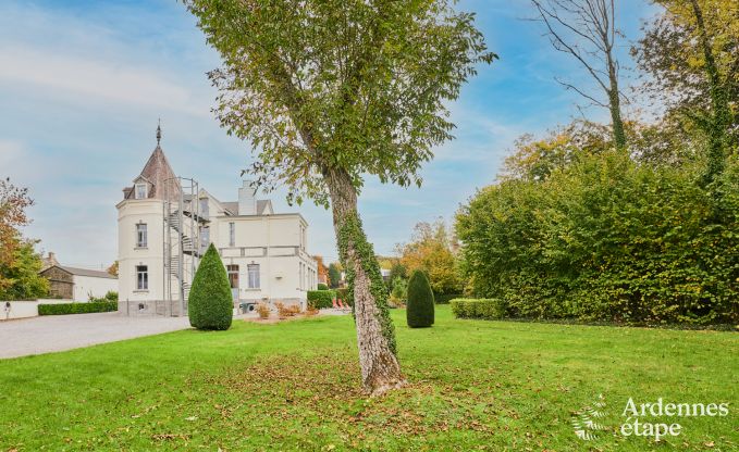 Loft spacieux  Chimay pour 14 personnes avec 6 chambres et salles de bains, jacuzzi et jardin priv