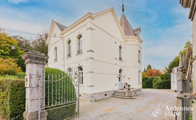 Loft spacieux  Chimay pour 14 personnes avec 6 chambres et salles de bains, jacuzzi et jardin priv