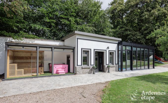 Luxueux ch�teau � Chiny pour 32 personnes en Ardenne