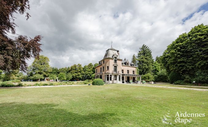 Luxueux ch�teau � Chiny pour 32 personnes en Ardenne