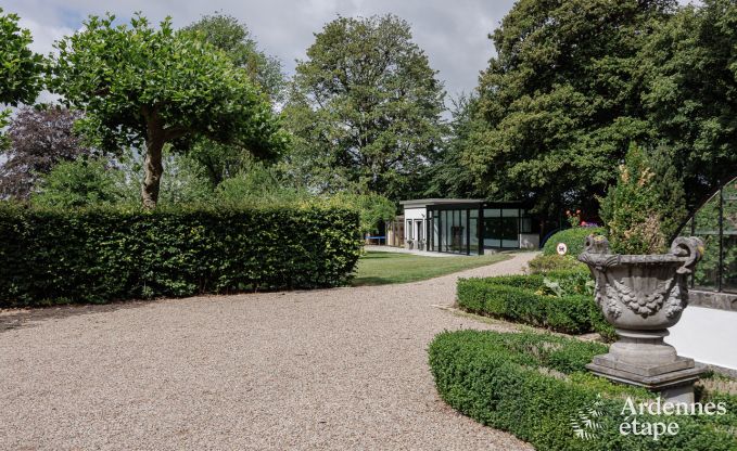 Luxueux ch�teau � Chiny pour 32 personnes en Ardenne