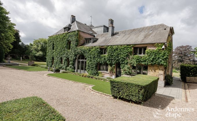 Luxueux ch�teau � Chiny pour 32 personnes en Ardenne