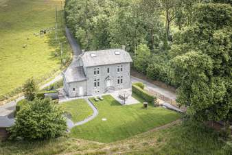 Villa de luxe à Ciney, Ardenne : parfaite pour 10 personnes avec sauna, jardin et à proximité des attractions