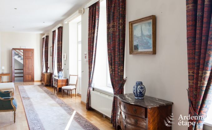 Chteau  Ciney pour 31 personnes en Ardenne