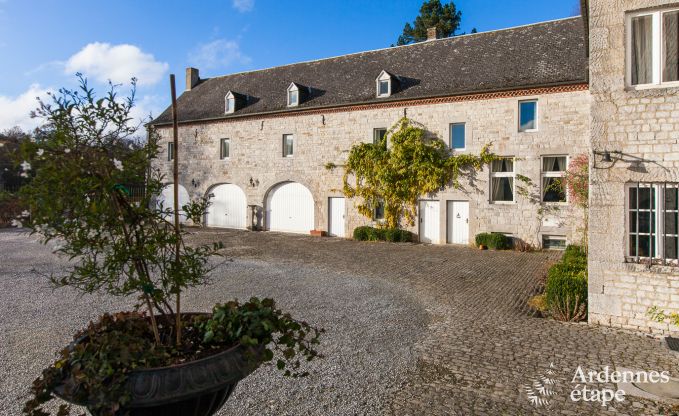 Chteau  Ciney pour 31 personnes en Ardenne